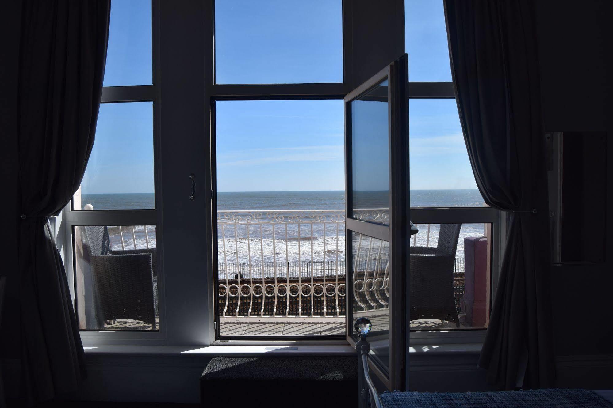 Bed and Breakfast The Blenheim Dawlish Exterior foto